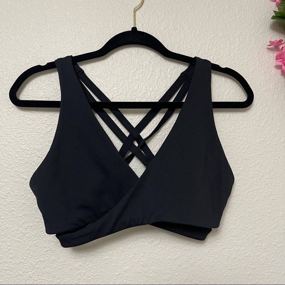 Fabletics Black Criss Cross Sports Bra Size Medium